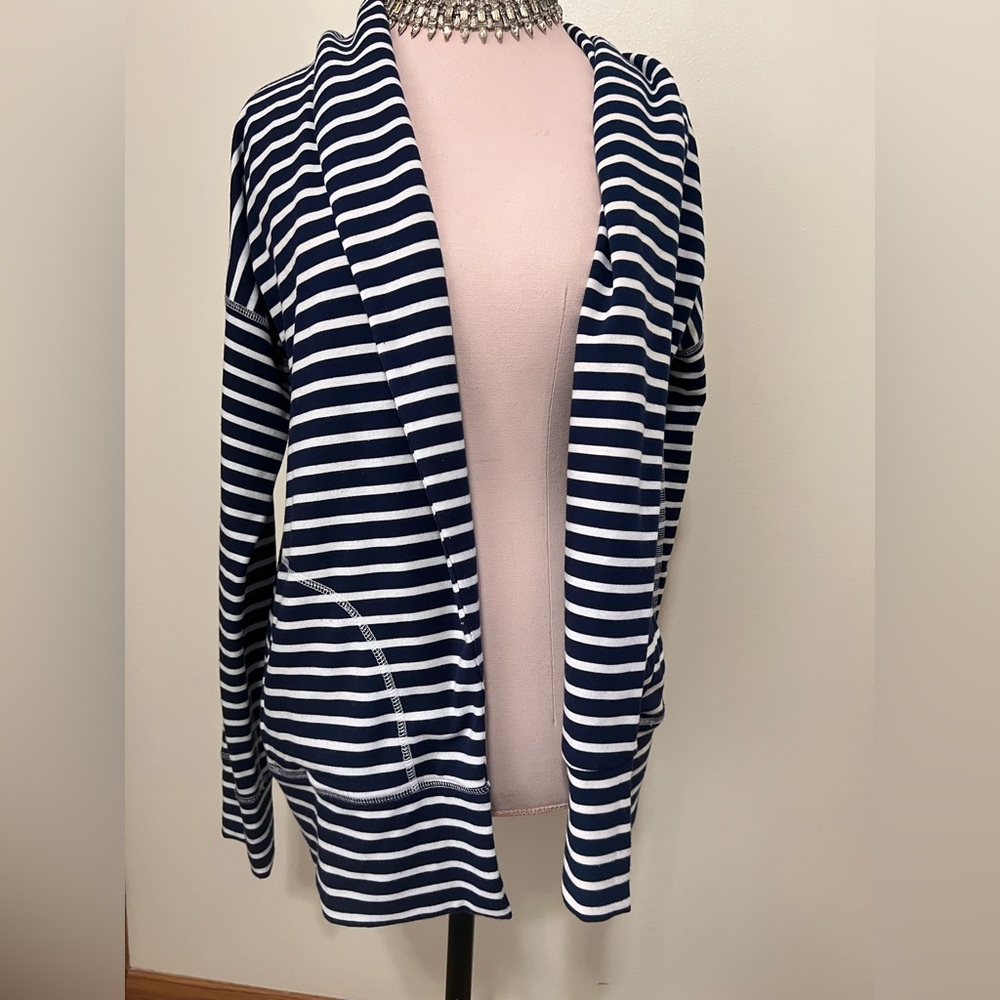 Vineyard Vines navy & white striped cardigan in size medium